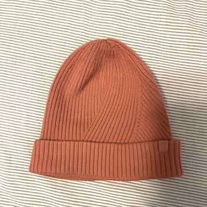 NWOT LULULEMON beanie coral